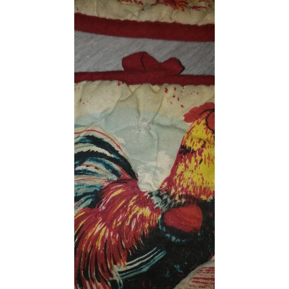 Vintage Rooster Pot Holders Set of 2 Farmhouse Country Kitchen Red Cream Quilted